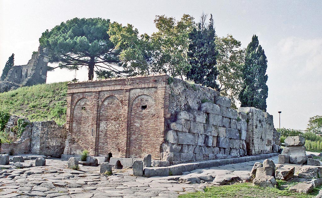 Porta Vesuvio or Vesuvian Gate looking south