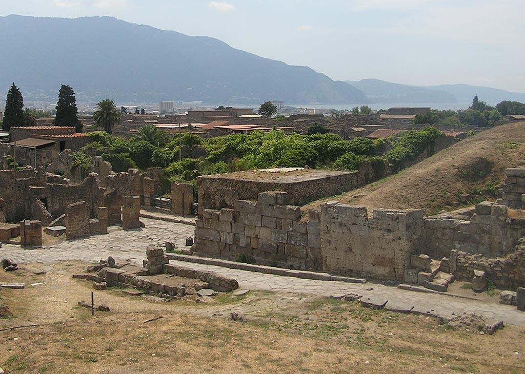 Porta Vesuvio or Vesuvian Gate - looking south