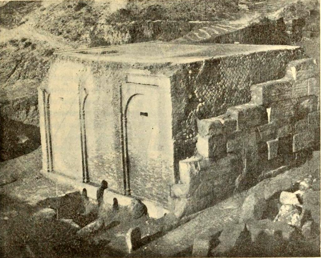 Porta Vesuvio or Vesuvian Gate looking west