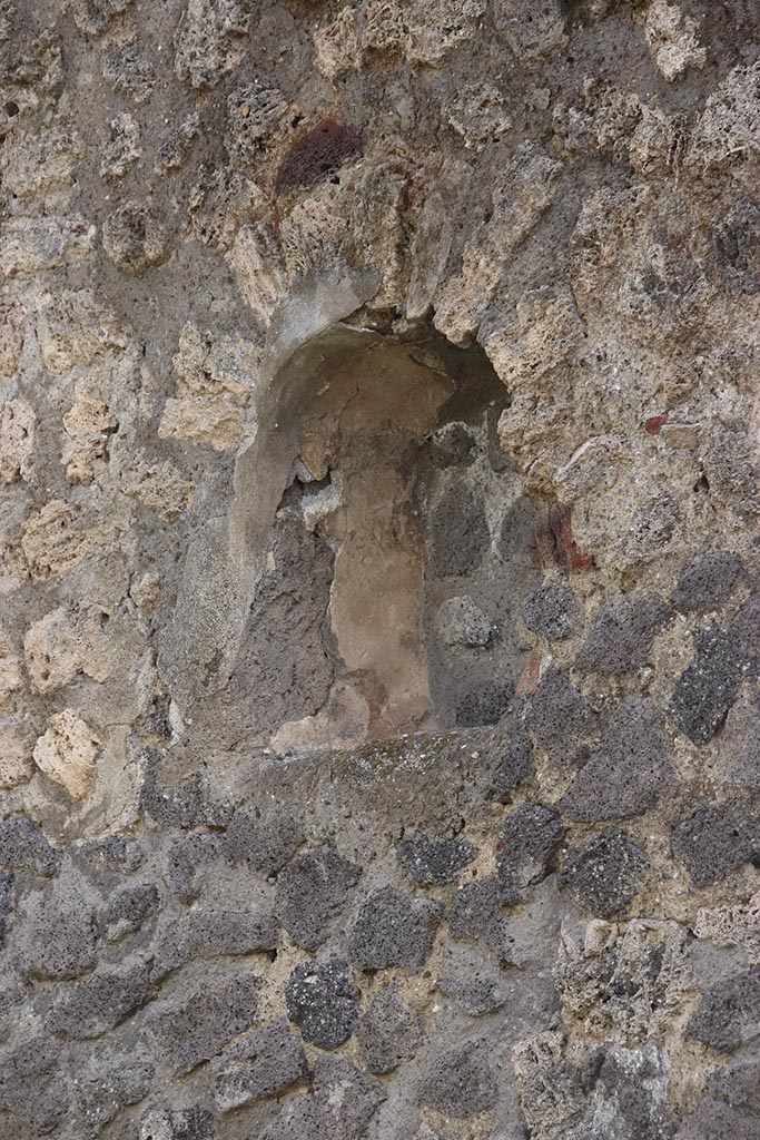 I.2.3 Pompeii. October 2024.
Niche on south wall of atrium, at west end. Photo courtesy of Klaus Heese.