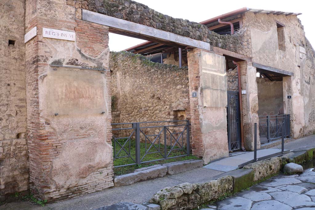 I.6.1 Pompeii. December 2018.
Looking towards entrance and west wall on south side of Via dell’Abbondanza. Photo courtesy of Aude Durand.