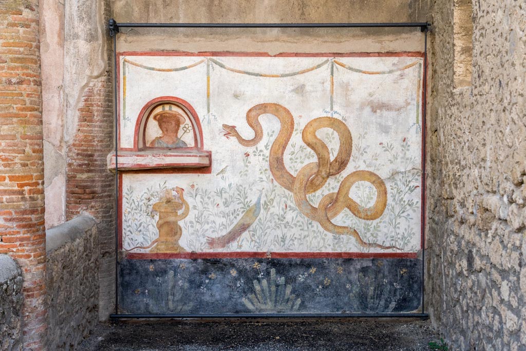 I.6.2 Pompeii. October 2023. Painted lararium on west wall near portico. Photo courtesy of Johannes Eber.
See Boyce G. K., 1937. Corpus of the Lararia of Pompeii. Rome: MAAR 14. (p.25, no.36).
See Giacobello, F., 2008. Larari Pompeiani: Iconografia e culto dei Lari in ambito domestico. Milano: LED Edizioni, (p.253, no.V5)
