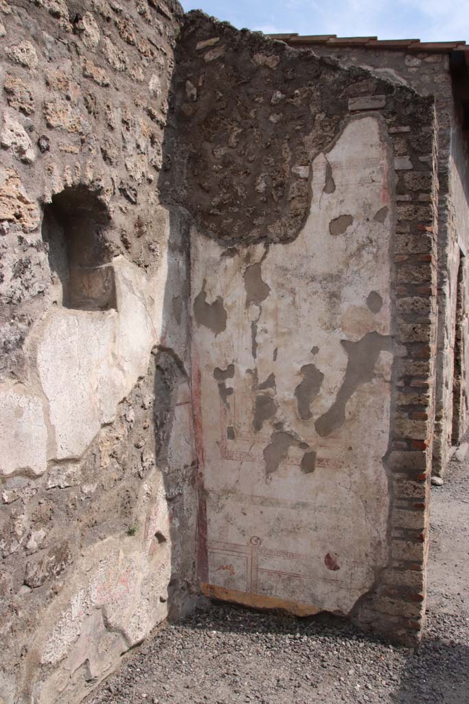 I.7.11 Pompeii. September 2021.
South-east corner of atrium, looking towards south wall. Photo courtesy of Klaus Heese.