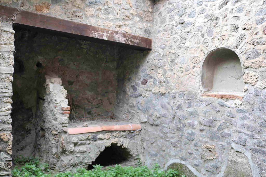 I.10.1 Pompeii. December 2018.
Looking towards hearth in kitchen area, and niche set in north wall of small uncovered area (5). Photo courtesy of Aude Durand.