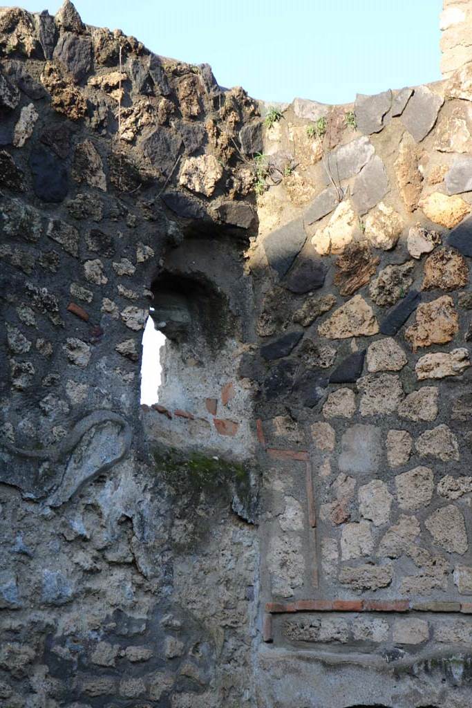 I.12.12 Pompeii. December 2018.
Detail of window or second niche in north-west corner of west wall. Photo courtesy of Aude Durand.
