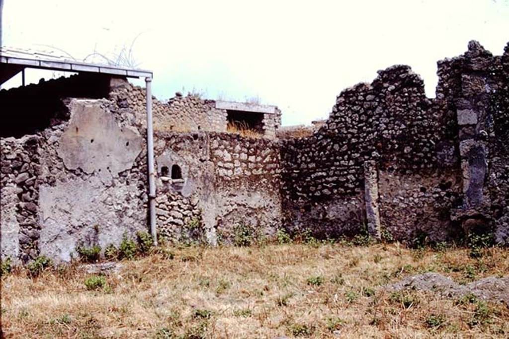 I.12.14 Pompeii. 1972. Looking towards the north-east corner. Photo by Stanley A. Jashemski. Source: The Wilhelmina and Stanley A. Jashemski archive in the University of Maryland Library, Special Collections (See collection page) and made available under the Creative Commons Attribution-Non Commercial License v.4. See Licence and use details. J72f0238