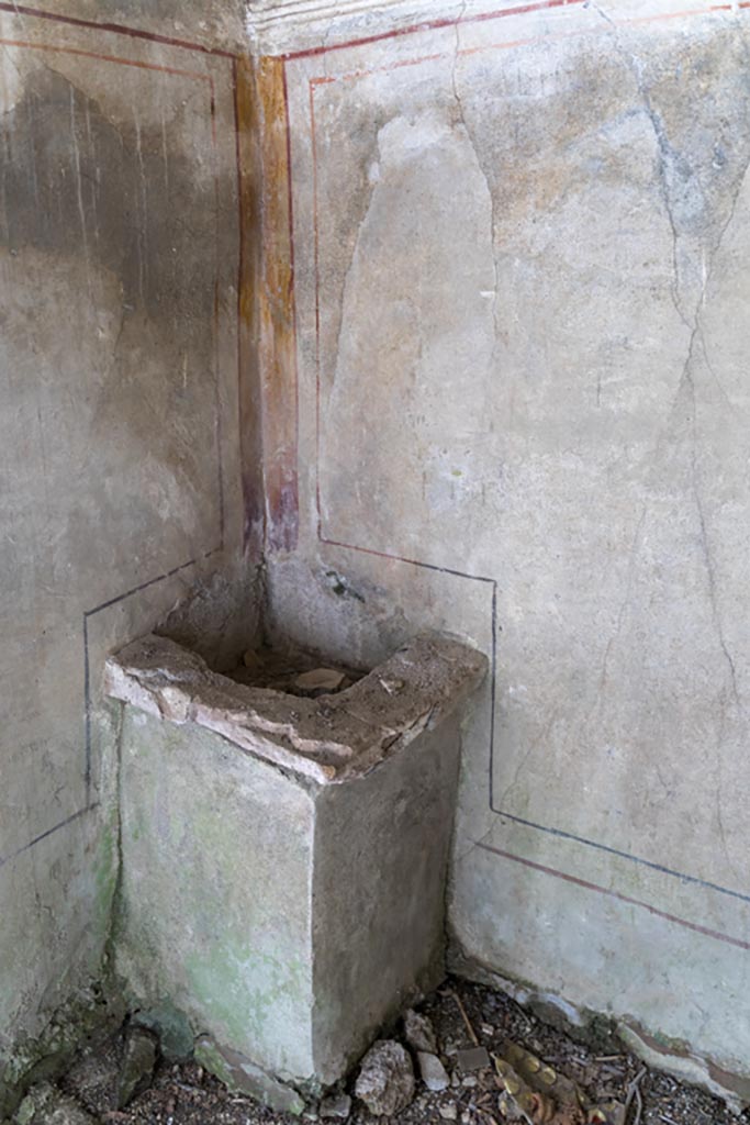 I.13.2 Pompeii. March 2023.
North-west corner of small garden building. Photo courtesy of Johannes Eber.
