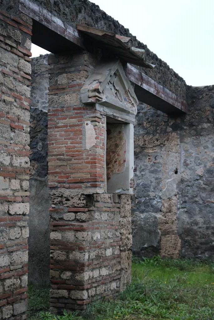 I.13.12 Pompeii. December 2018.
West side of atrium, doorway to cubiculum, lararium and ala. Photo courtesy of Aude Durand.