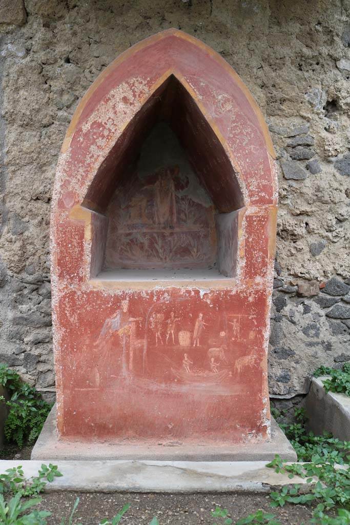 I.14.7 Pompeii. December 2018.
Lararium against south wall of garden area. Photo courtesy of Aude Durand.