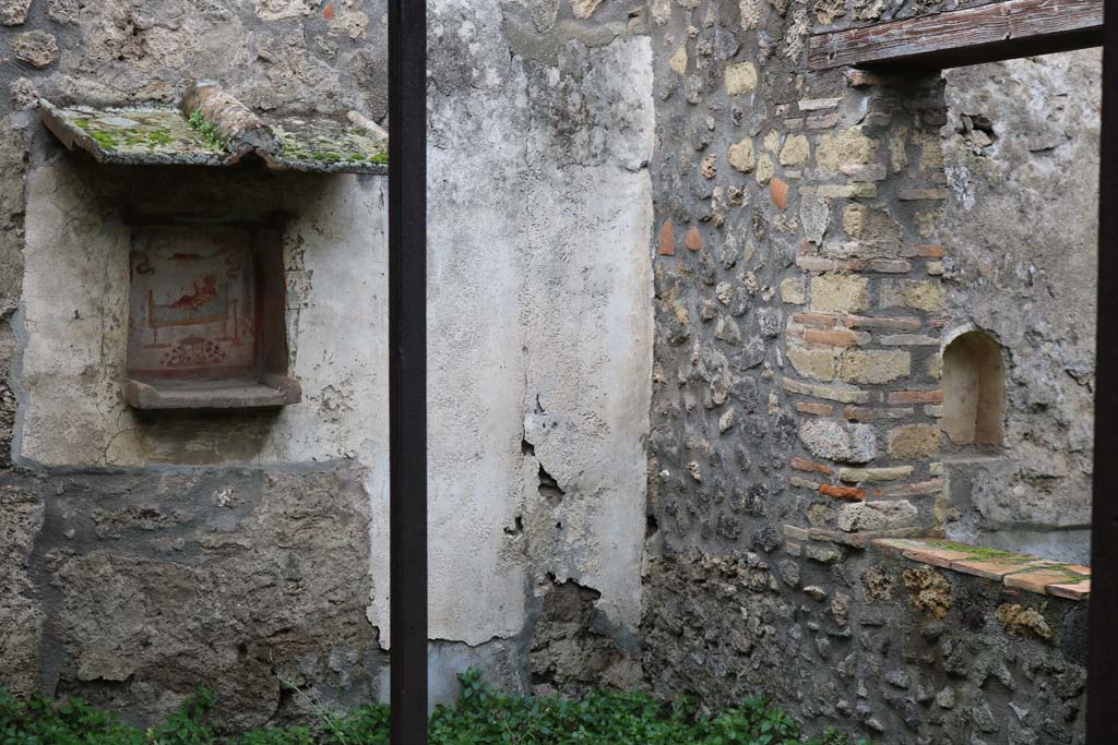 I.14.7 Pompeii. December 2018.
Looking towards niche lararium in west wall of garden area, and niche in west wall of triclinium. Photo courtesy of Aude Durand.