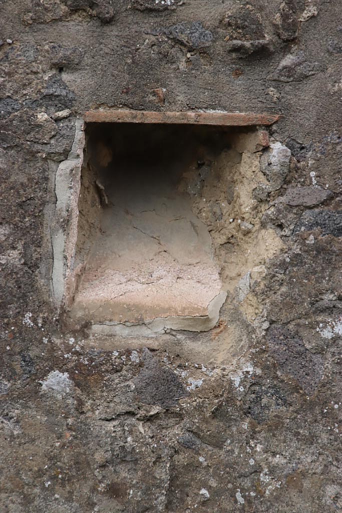 I.15.3 Pompeii. May 2024.
Detail of niche in west wall of garden/vineyard near north-west corner. Photo courtesy of Klaus Heese.