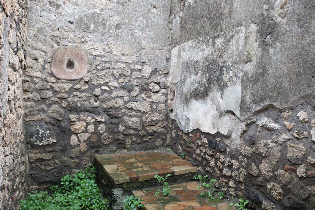 II.1.13 Pompeii. December 2018.
Looking towards east wall of kitchen, and south wall with remains of painted decoration. Photo courtesy of Aude Durand.