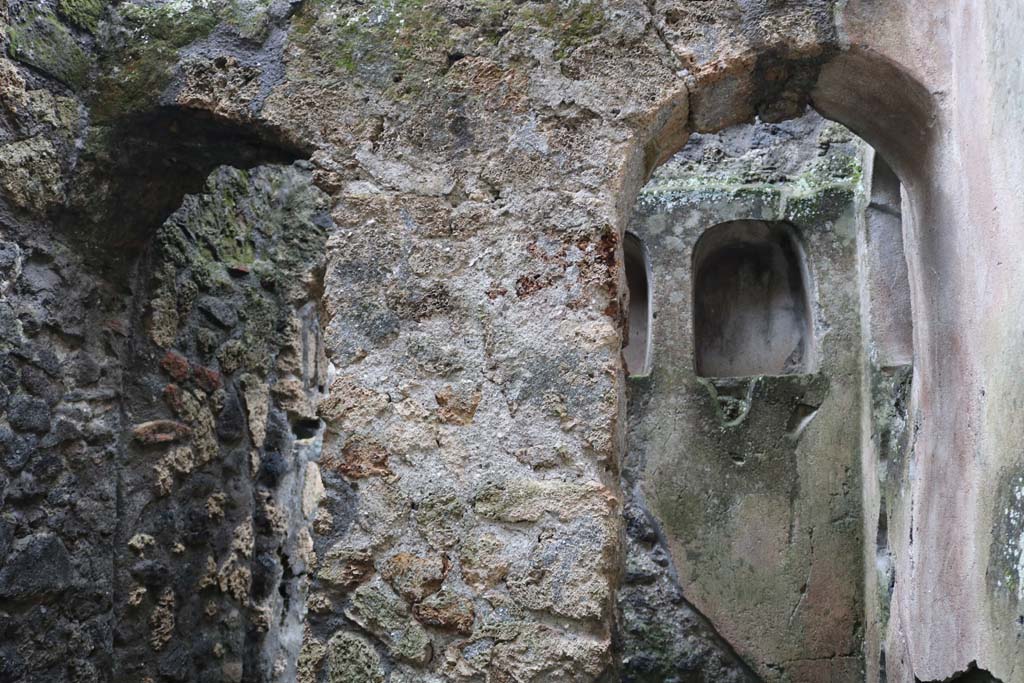 II.8.5 Pompeii. December 2018. Looking south in first room on north side of corridor.
On the right is a recess/niche containing three other niches. Photo courtesy of Aude Durand.