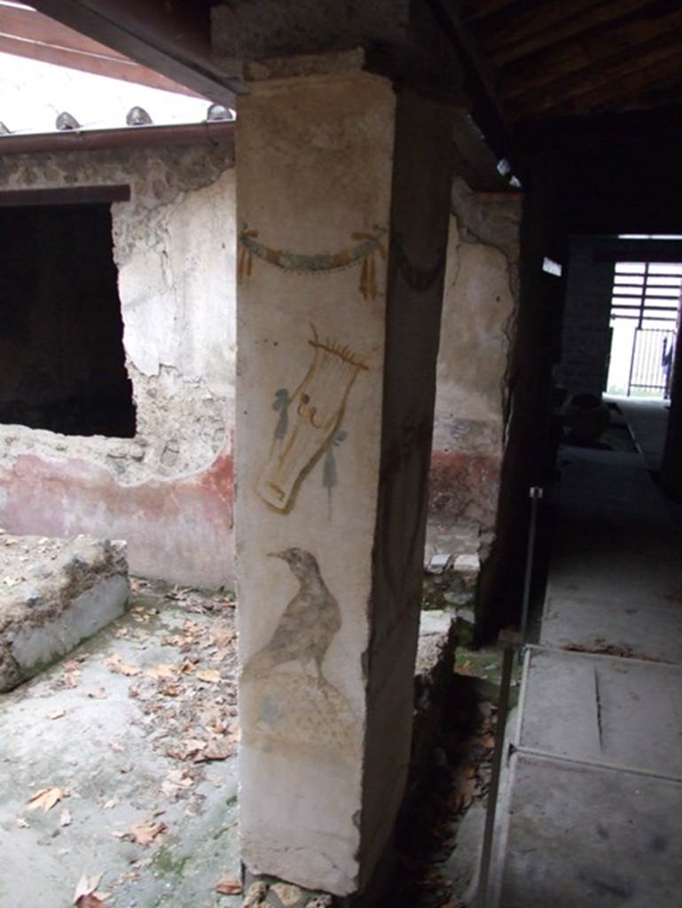 II.9.1. December 2007. Painting of black bird and other subject on east side of column on the north side of the triclinium.