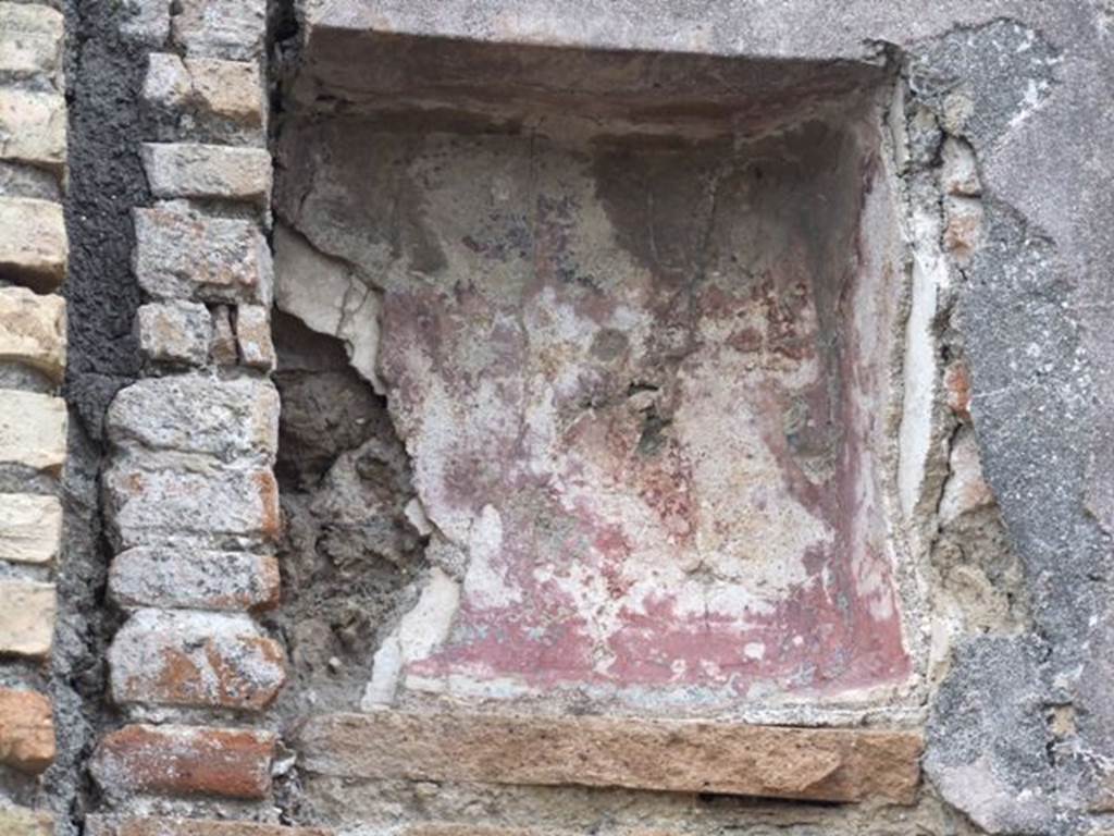 V.1.30 Pompeii. December 2007. Niche on north wall. According to Boyce, the back wall of the niche was last painted red with a blue border. Underneath this last coat of plaster, several earlier ones could be seen by him. See Boyce G. K., 1937. Corpus of the Lararia of Pompeii. Rome: MAAR 14. (82, p .33)