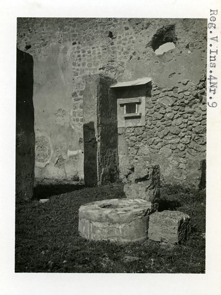 V.4.9 Pompeii. Pre-1937-39. Looking north-west across atrium.
Photo courtesy of American Academy in Rome, Photographic Archive. Warsher collection no. 1585.