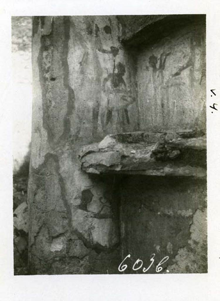 V.4.b Pompeii. 1937-39. Painted pillar and lararium from east wall of atrium. Photo courtesy of American Academy in Rome, Photographic Archive. Warsher collection no. 603b