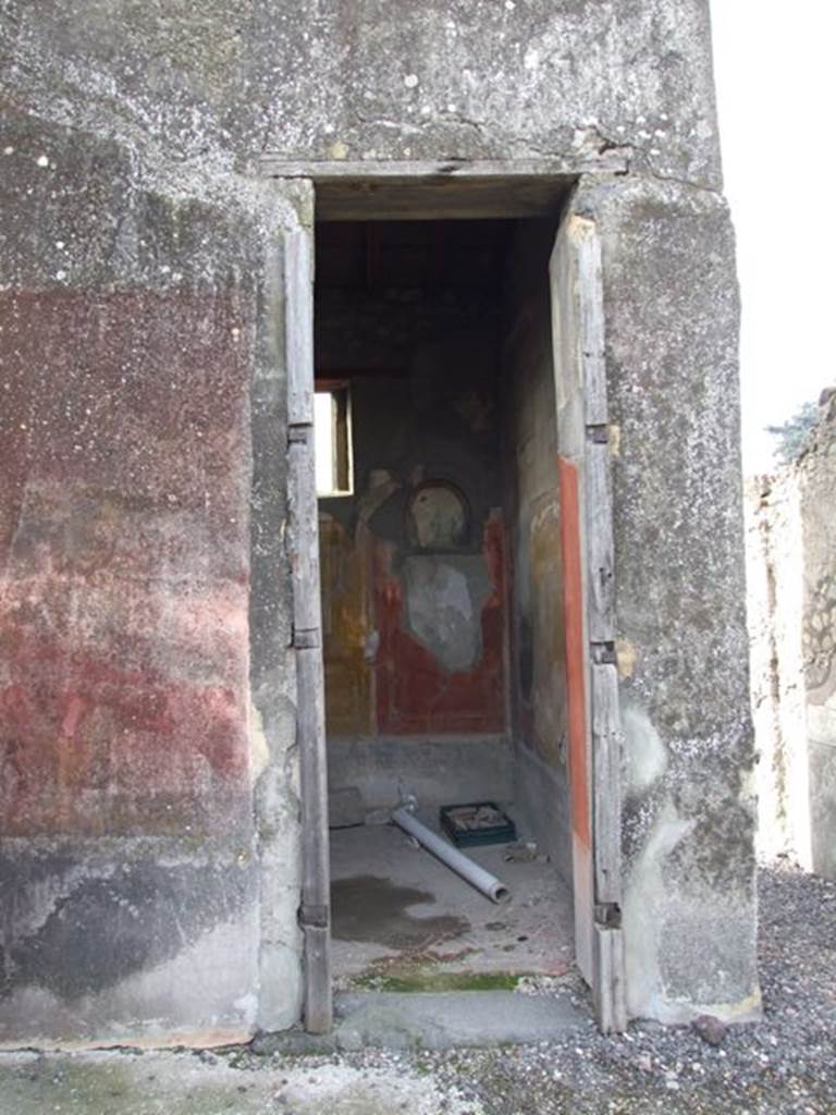 VI.5.3 Pompeii. December 2007. Doorway to room 20.
According to Helbig, paintings found in this room were Theseus & Ariadne (1212),
Apollo & Artemis (200), Floating girls (1903, 17, 33, 49)
See Helbig, W., 1868. Wandgemälde der vom Vesuv verschütteten Städte Campaniens. Leipzig: Breitkopf und Härtel. (1212, 200, etc)