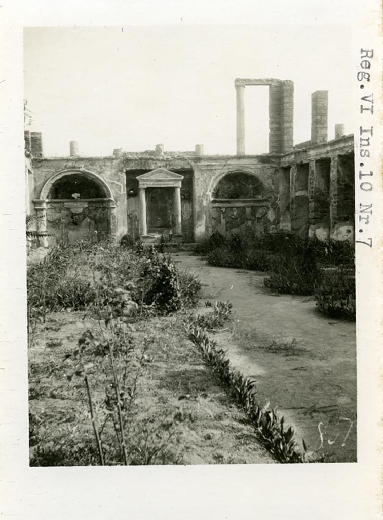 VI.10.7 Pompeii. Pre-1937-39. Room 15, looking south.
Photo courtesy of American Academy in Rome, Photographic Archive. Warsher collection no. 851.