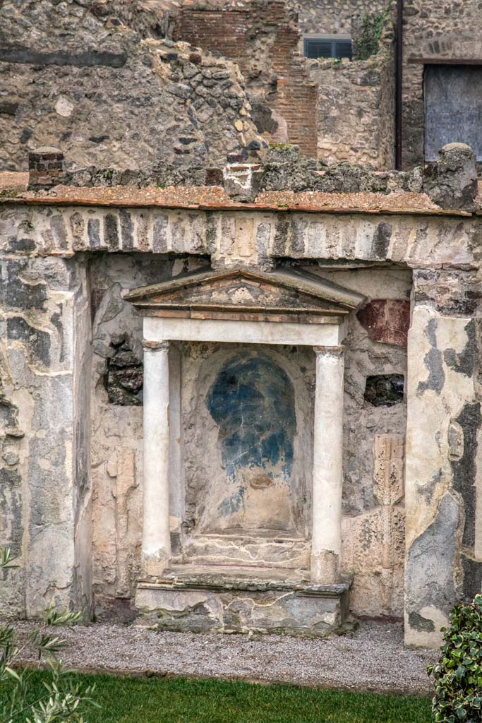 VI.10.7 Pompeii. January 2019.
Room 15, looking towards centre niche on south side of garden area. Photo courtesy of Johannes Eber.