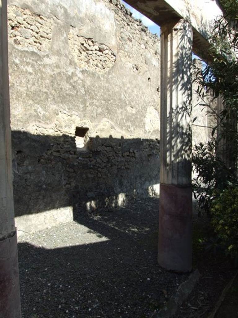 VI.14.20 Pompeii. March 2009. Room 18. Garden area. North portico.