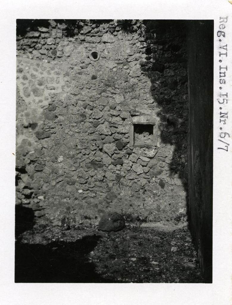 VI.15.6 Pompeii. Pre-1937-39. Room 13, looking towards east wall in kitchen with niche.
Photo courtesy of American Academy in Rome, Photographic Archive. Warsher collection no. 1932