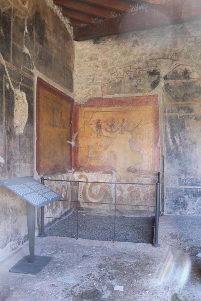 VI.16.7 Pompeii. December 2018.
Room F, looking south towards lararium in south-east corner of peristyle. Photo courtesy of Aude Durand.