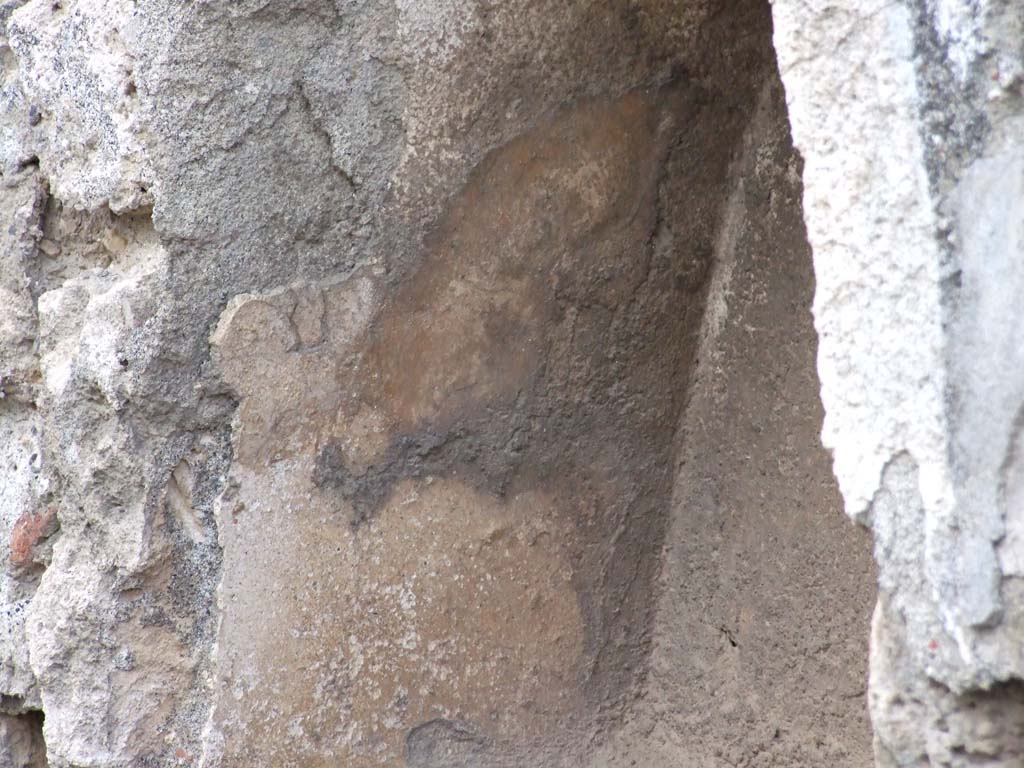 VII.1.39 Pompeii. December 2006. Detail of niche.
According to Boyce, apart from the above niche, there are also another two arched niches in a rear room.
In the west wall above a masonry podium (hearth ?), are two arched niches (that on the right: h.0.35, w.0.42, d.0.28; that on the left: h.0.50, w.0.48, d.0.26) at a height of 1.35 above the floor. The second of the niches is partially blocked by the south wall of the room.
These were photographed by Nicolas Monteix and Stanley & Wilhelmina Jashemski, (below).
See Boyce G. K., 1937. Corpus of the Lararia of Pompeii. Rome: MAAR 14. (p.61.no.243).