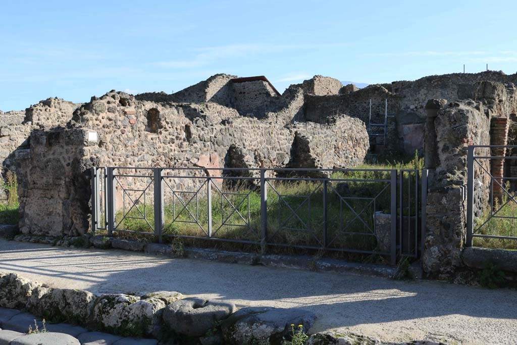 VII.3.3, Pompeii. December 2018. Looking towards entrance doorway on south side of Via della Fortuna. Photo courtesy of Aude Durand.
