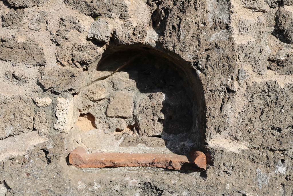 VII.3.12 Pompeii. December 2018. Arched niche set into east wall of shop. Photo courtesy of Aude Durand.
According to Boyce –
In the east wall of the taberna VII.3.11/12 is an arched niche (approximate size – h.0.40, w.0.50, d.0.20, h. above floor 1.20).
Its walls were coated with white stucco decorated with red lines.
See Boyce G. K., 1937. Corpus of the Lararia of Pompeii. Rome: MAAR 14. (p.64, No.263)