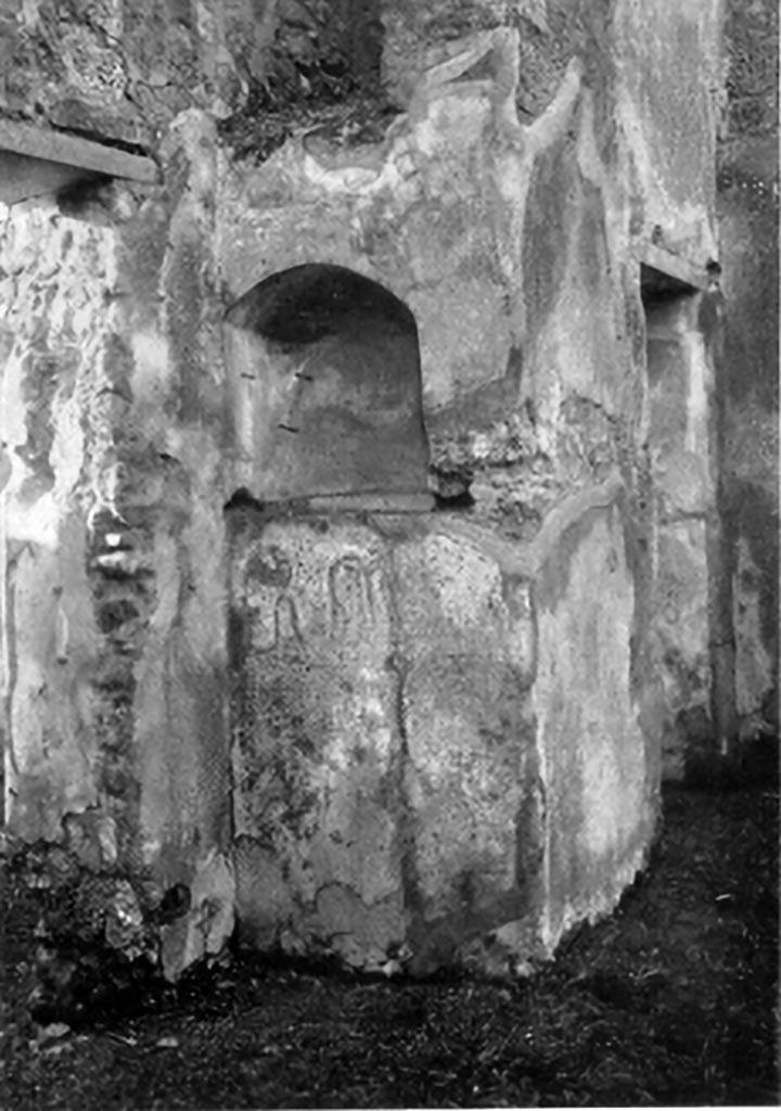 VII.3.29 Pompeii.
According to Boyce –
in the south-west corner of the portico of the garden was a semi-circular niche (h.0.67, w.0.62, d.0.46, h. above floor 1.25).
Its vaulted ceiling was adorned with a painted shell.
Painted on the wall above the niche was a pediment and below it a single serpent beside an altar.
See Boyce G. K., 1937. Corpus of the Lararia of Pompeii. Rome: MAAR 14. (p.65, no. 270, Pl. 4,1)