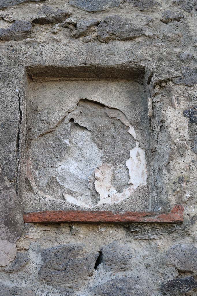 VII.4.47 Pompeii. December 2018.
Rectangular niche set into west wall of shop-room. Photo courtesy of Aude Durand.