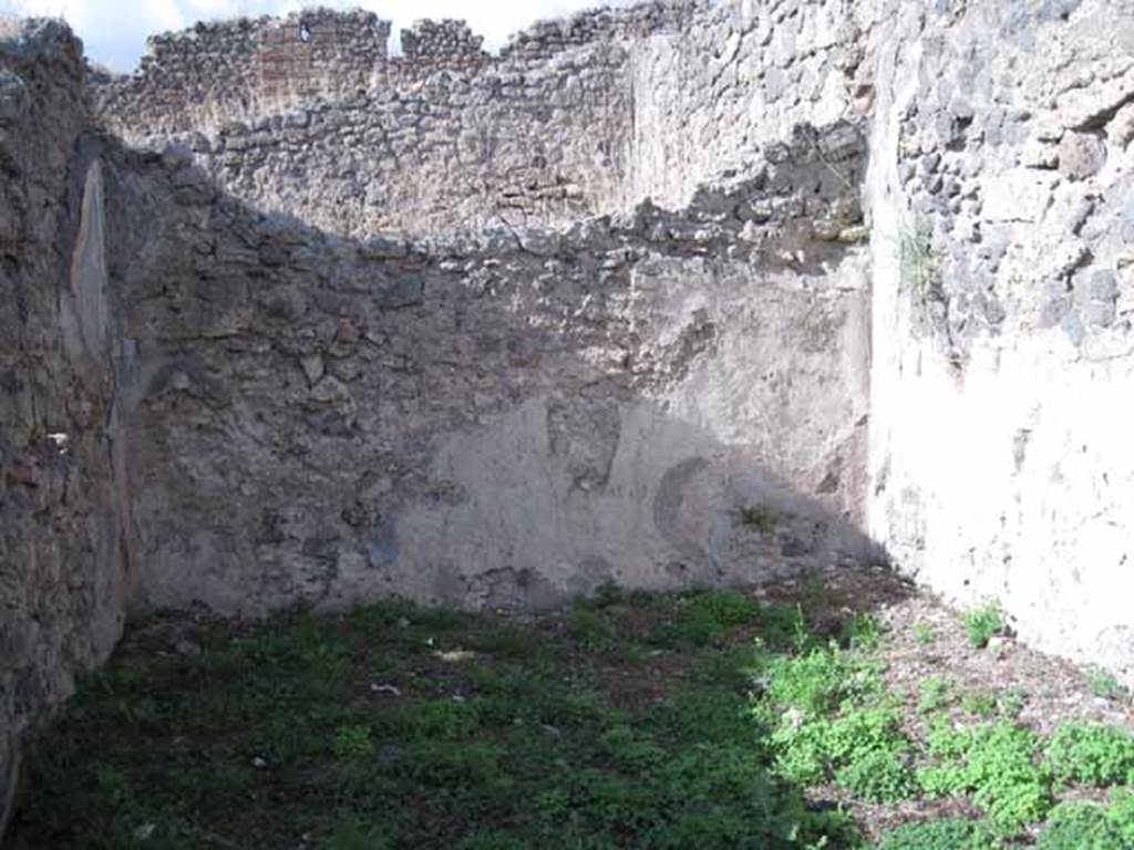 1.2.16 Pompeii. September 2010. Room 3, south wall, with small doorway to room 4. Photo courtesy of Drew Baker.
