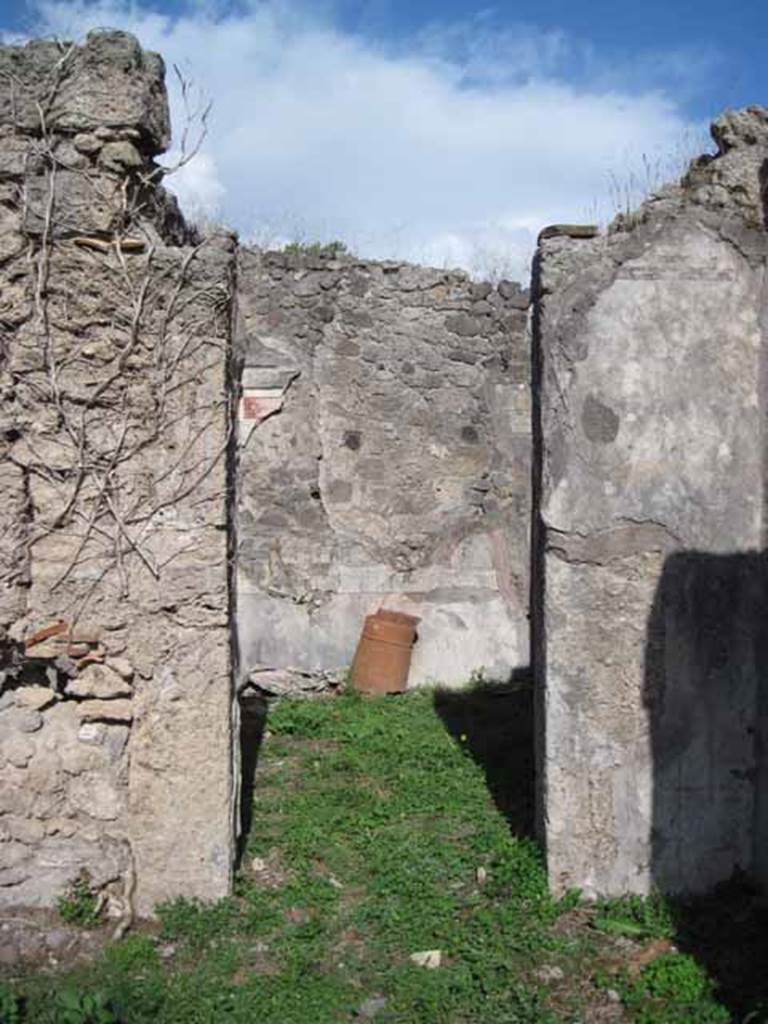 1.2.16 Pompeii. September 2010. Room 4, detail of remaining first style decoration in north-east corner of oecus. Photo courtesy of Drew Baker.
