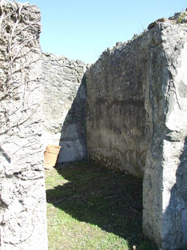 1.2.16 Pompeii. September 2010. North wall of room 4, with small doorway to room 3. Photo courtesy of Drew Baker.

