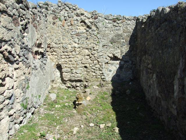 I.2.17 Pompeii. September 2010. Looking west through doorway of room 4, into atrium. Photo courtesy of Drew Baker.