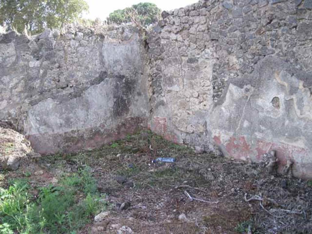 I.2.17 Pompeii. September 2010. Room 9, south-west corner of cubiculum.
Photo courtesy of Drew Baker.