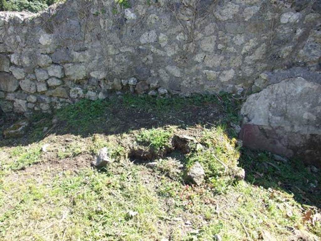 I.2.17 Pompeii. March 2009. Room 8, small garden at rear of tablinum.
This would have been the area of the south-west corner of the garden area, as the east wall of room 9 is no longer there.