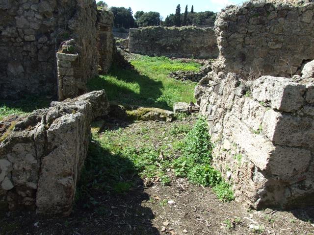 I.2.20 Pompeii.  March 2009.  Looking west. Small atrium area, with kitchen area on left, and garden area ahead.
