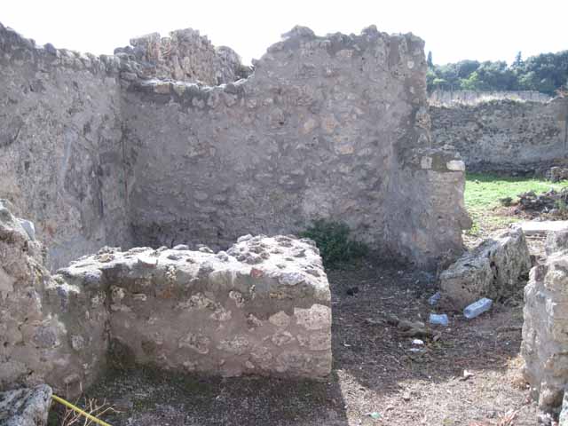 I.2.21 Pompeii. September 2010. Looking south along Vicolo del Citarista.
The entrance doorway is on the right (west) of the photo. Photo courtesy of Drew Baker.