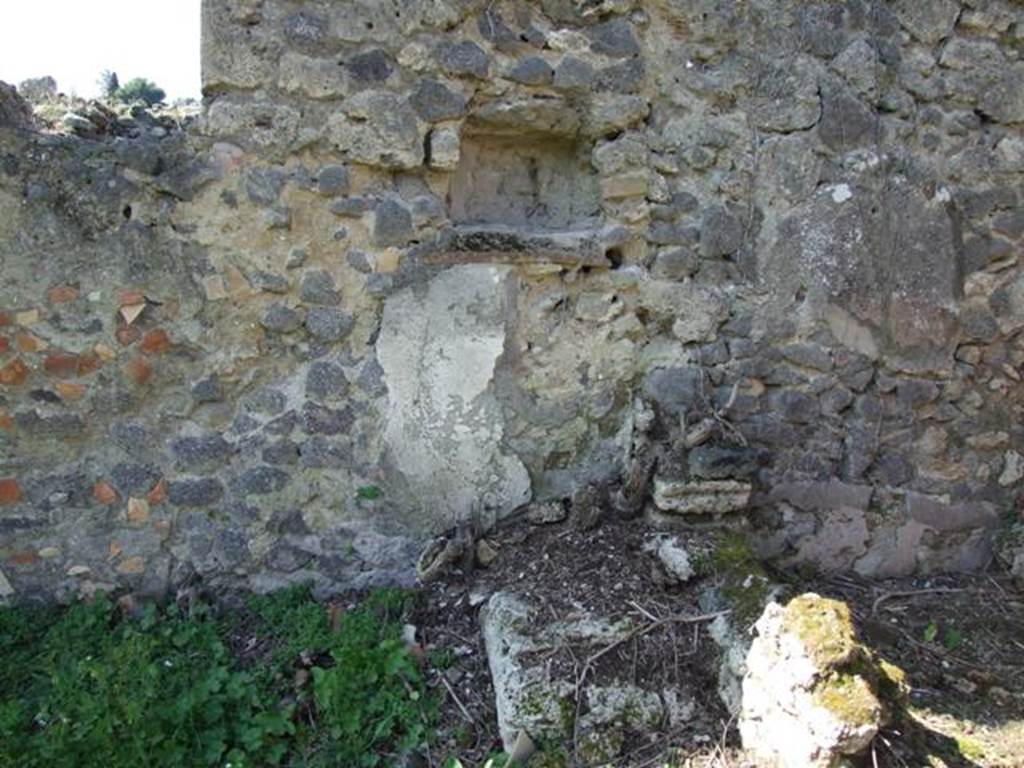 I.2.22 Pompeii. March 2009. Room 5. Small niche in West wall of Garden area.