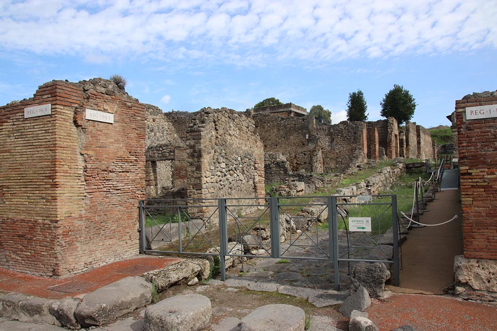 I.2.32 Pompeii. October 2024.
Looking east from Via Stabiana along Vicolo del Conciapelle, with doorway to I.2.32, on left. Photo courtesy of Klaus Heese.