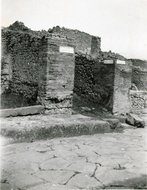 I.3.1 Pompeii. May 2005. Looking east at entrance.
