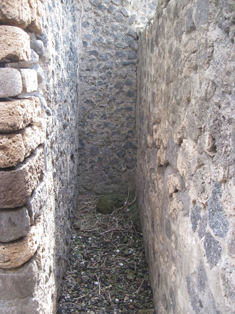 I.3.3 Pompeii. September 2010. Looking west across area of wider corridor. On the left is one of the doorways to the kitchen, followed by the entrance to the small corridor or latrine.
On the right can be seen the doorway leading to the atrium, and the edge of the doorway to the second triclinium. Photo courtesy of Drew Baker.
