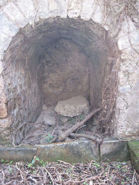 I.3.3 Pompeii. September 2010. Subterranean Level, looking east into room through doorway on south side. Photo courtesy of Drew Baker.
