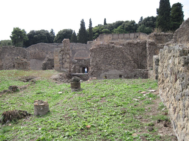 I.3.3 Pompeii. September 2010. Upper peristyle area, looking west towards room in south-west corner, collapsed rooms, stairs and yard area. Photo courtesy of Drew Baker.