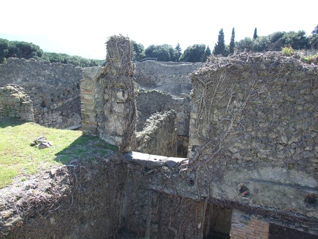 I.3.3 Pompeii. September 2010. Upper peristyle area, looking towards north wall and north-west corner. Photo courtesy of Drew Baker.