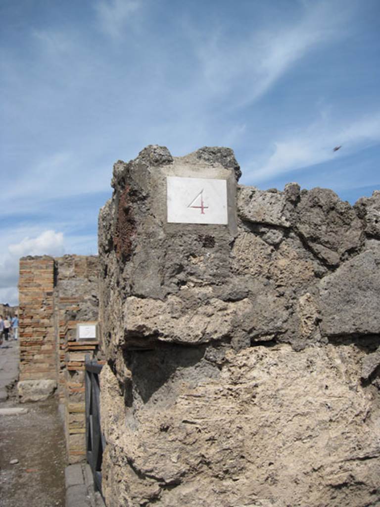 I.3.4 Pompeii. May 2005. Shop.

