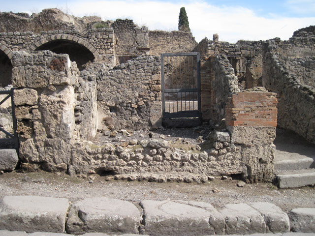 I.3.4 Pompeii. December 2007. Looking towards the north-east corner of the shop.