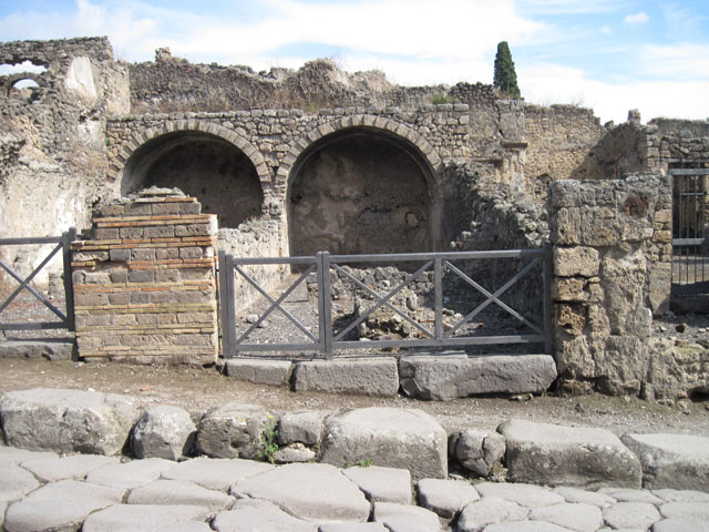 I.3.5 Pompeii. May 2005. Looking east into entrance from Via Stabiana.